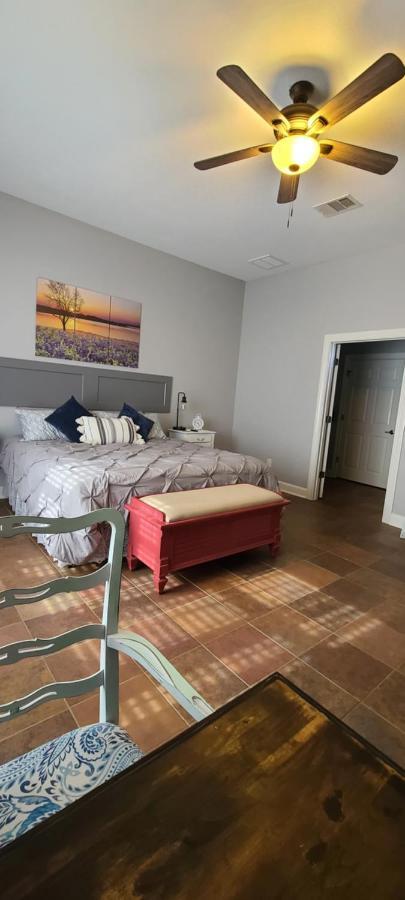 Hill Country Haute N Haus Relax And Renew Fischer Экстерьер фото